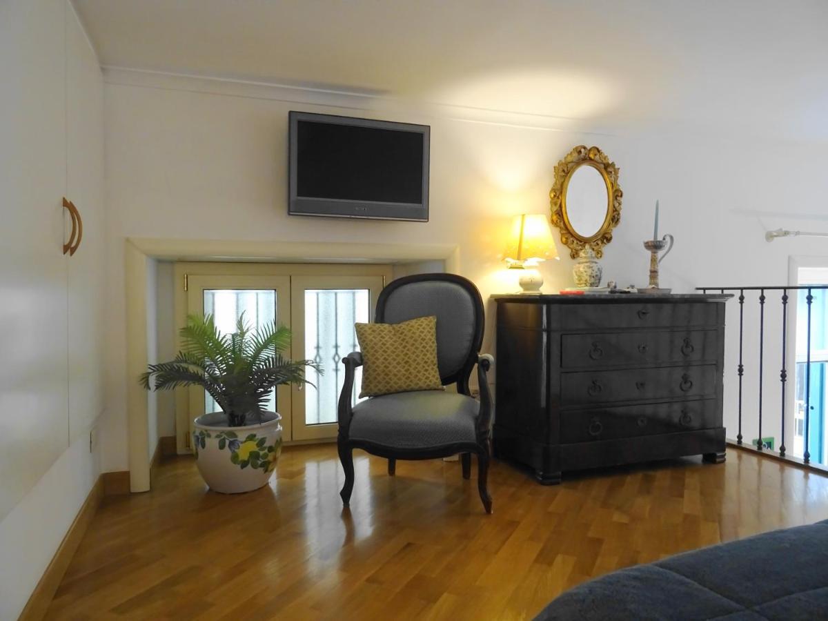 Mezzocannone Holiday House Nápoly Kültér fotó